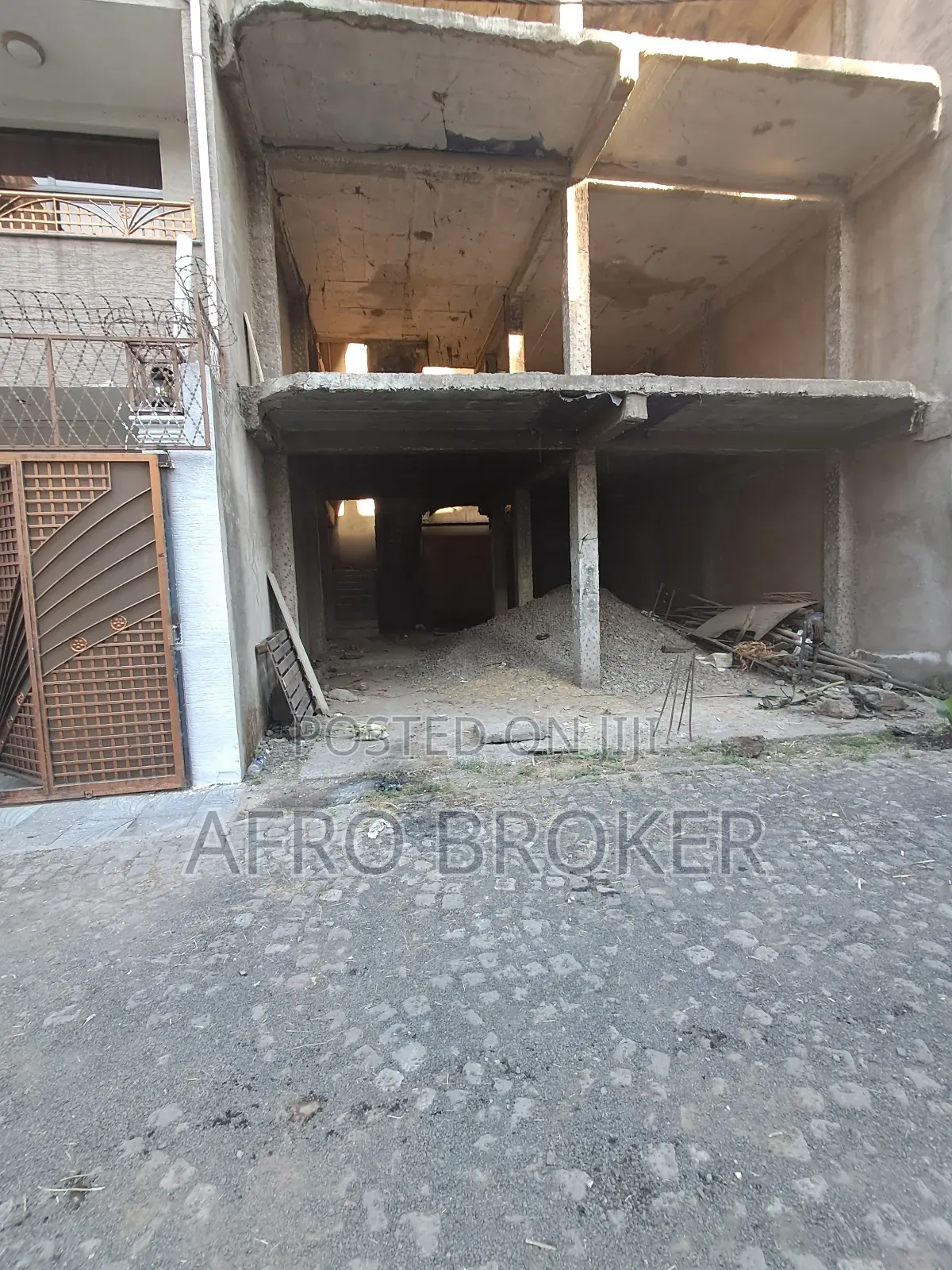 8bdrm House in Alem Bank, Akaky Kaliti for sale