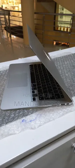 New Laptop Apple MacBook Air 2014 4GB Intel Core I5 SSD 256GB