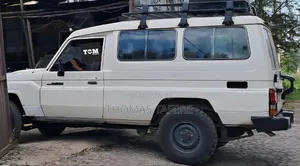 Toyota Land Cruiser 2016 White