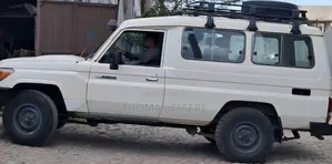 Toyota Land Cruiser 2016 White