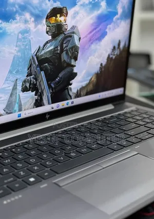 New Laptop HP ZBook Firefly G8 16GB Intel Core I7 SSD 512GB