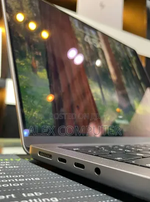 New Laptop Apple MacBook Pro M1 32GB Apple M1 Pro SSD 512GB