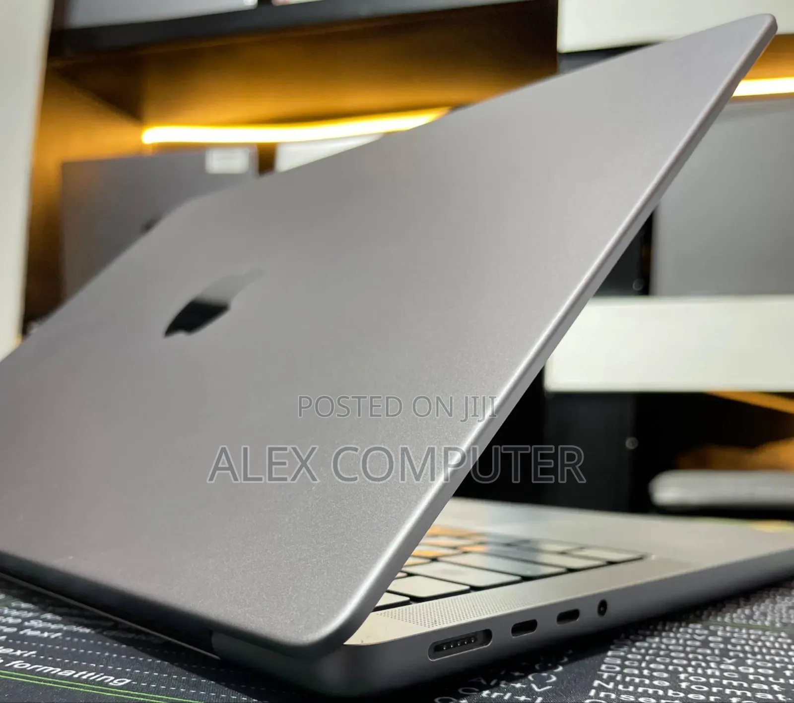 New Laptop Apple MacBook Pro M1 32GB Apple M1 Pro SSD 512GB