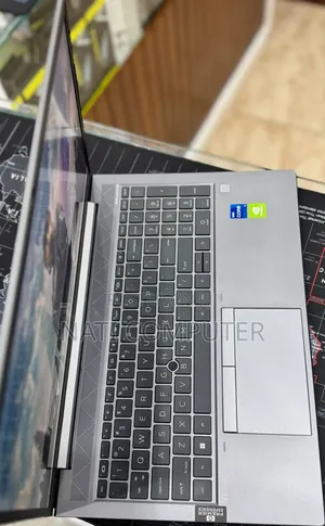 New Laptop HP ZBook Firefly G8 16GB Intel Core I7 SSD 512GB