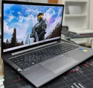 New Laptop HP ZBook Firefly G8 16GB Intel Core I7 SSD 512GB