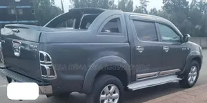 Toyota Hilux 2009 Gray