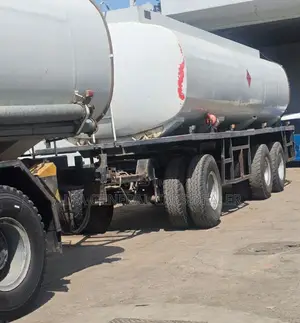 2017 ባላቶኒ ቦቴ ከነተሳቢው •ባንክ 2,800,000 ጎማ 100%