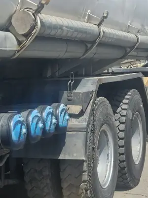 2017 ባላቶኒ ቦቴ ከነተሳቢው •ባንክ 2,800,000 ጎማ 100%