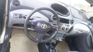 Toyota Vitz 2002