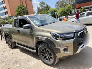 Toyota Hilux 2021 Silver