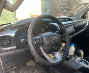 Toyota Hilux 2018 White