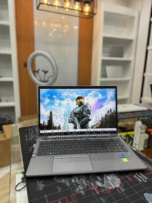 New Laptop HP ZBook Firefly G8 16GB Intel Core I7 SSD 512GB