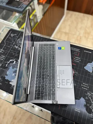 New Laptop HP ZBook Firefly G8 16GB Intel Core I7 SSD 512GB