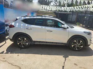 Hyundai Tucson 2021 White