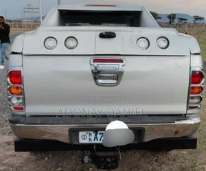 Toyota Hilux 2.5 D-4D SRX 2009 Silver