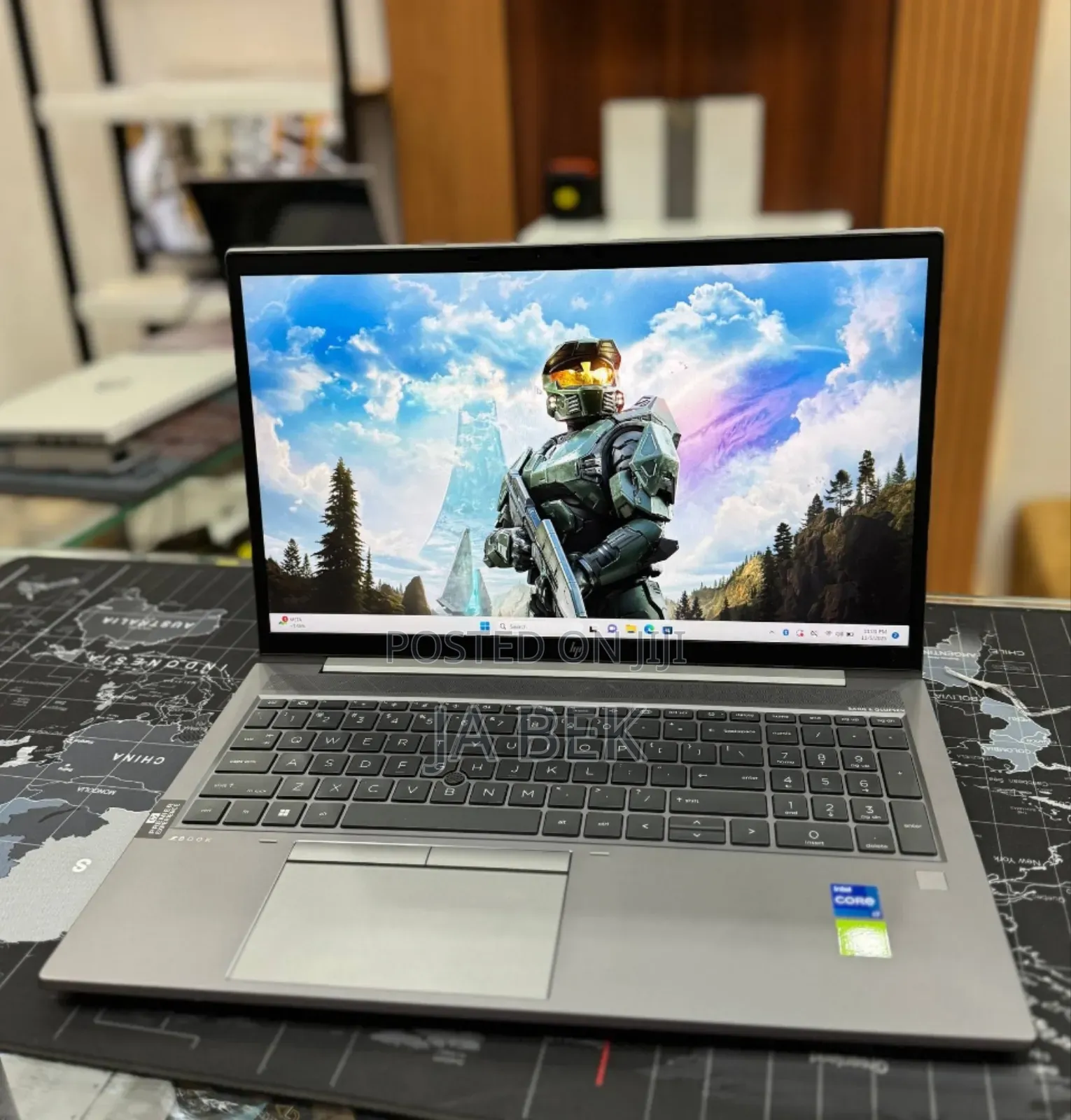 New Laptop HP ZBook Firefly G8 16GB Intel Core I7 SSD 512GB