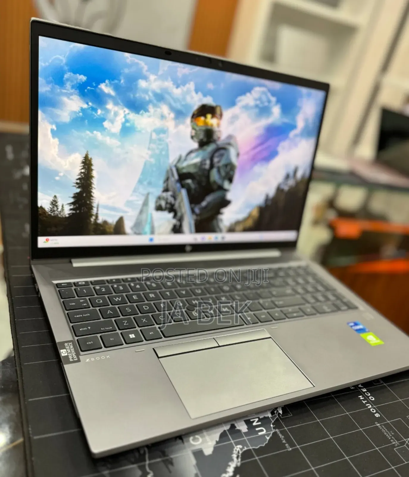 New Laptop HP ZBook Firefly G8 16GB Intel Core I7 SSD 512GB