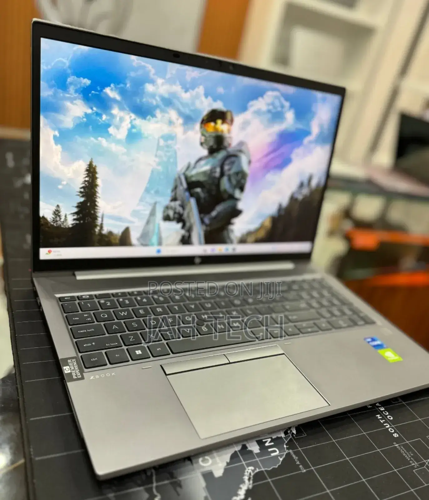 New Laptop HP ZBook Firefly G8 16GB Intel Core I7 SSD 512GB