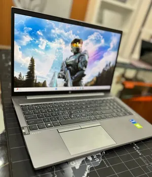 New Laptop HP ZBook Firefly G8 16GB Intel Core I7 SSD 512GB