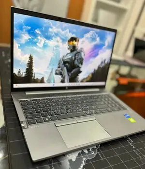 New Laptop HP ZBook Firefly G8 16GB Intel Core I7 SSD 512GB