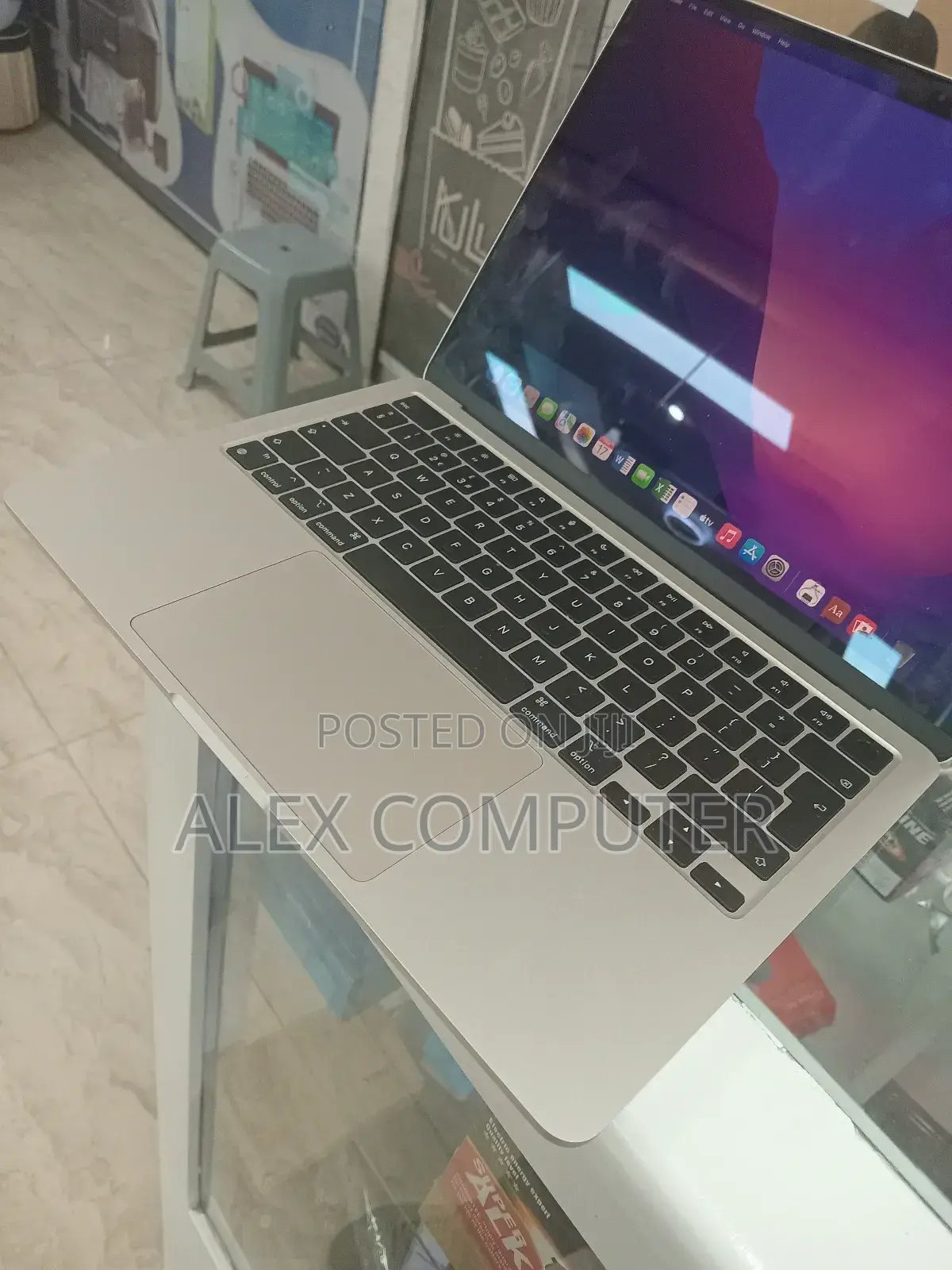 New Laptop Apple MacBook Air 2022 M2 8GB Apple M2 SSD 512GB