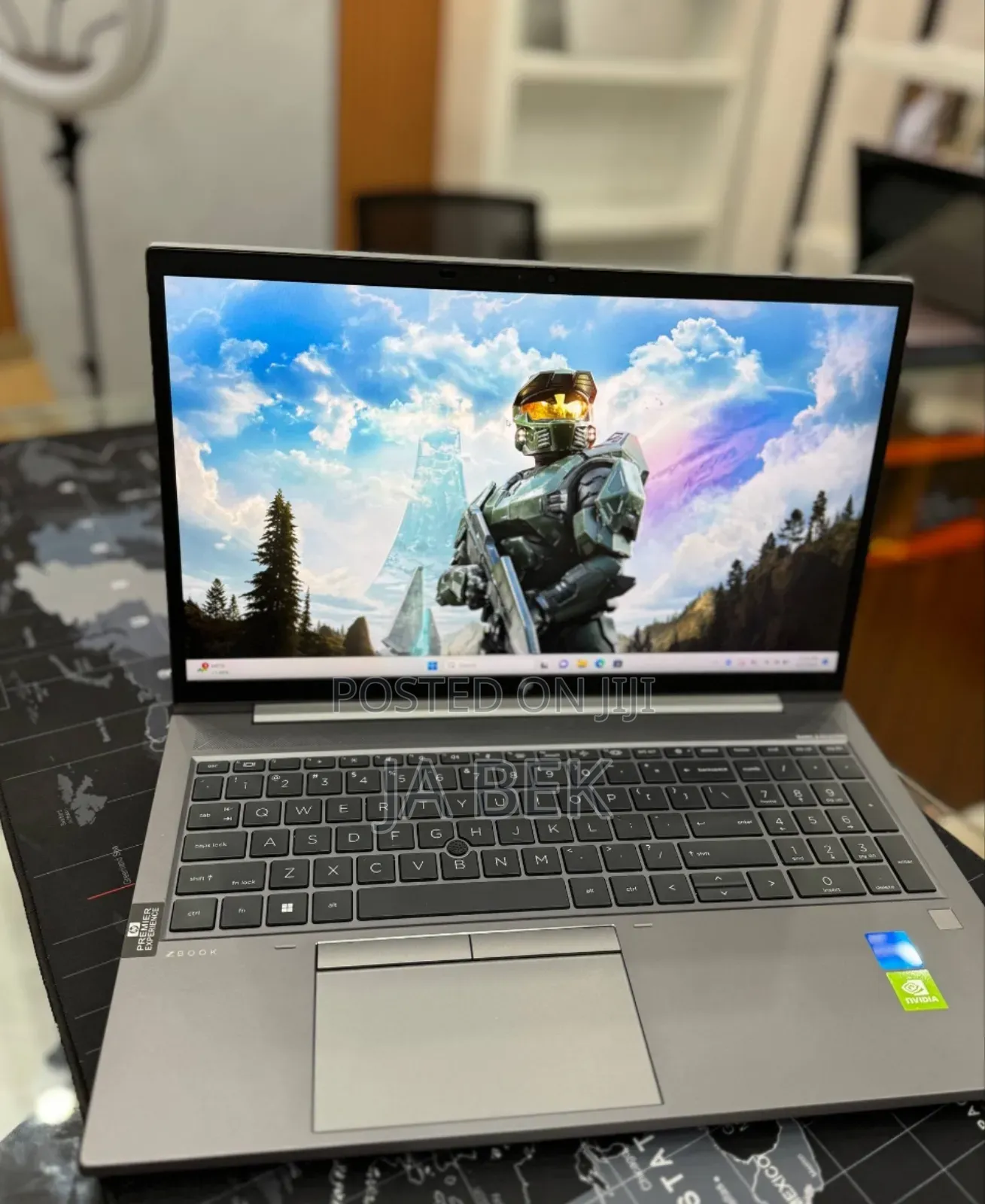 New Laptop HP ZBook Firefly G8 16GB Intel Core I7 SSD 512GB