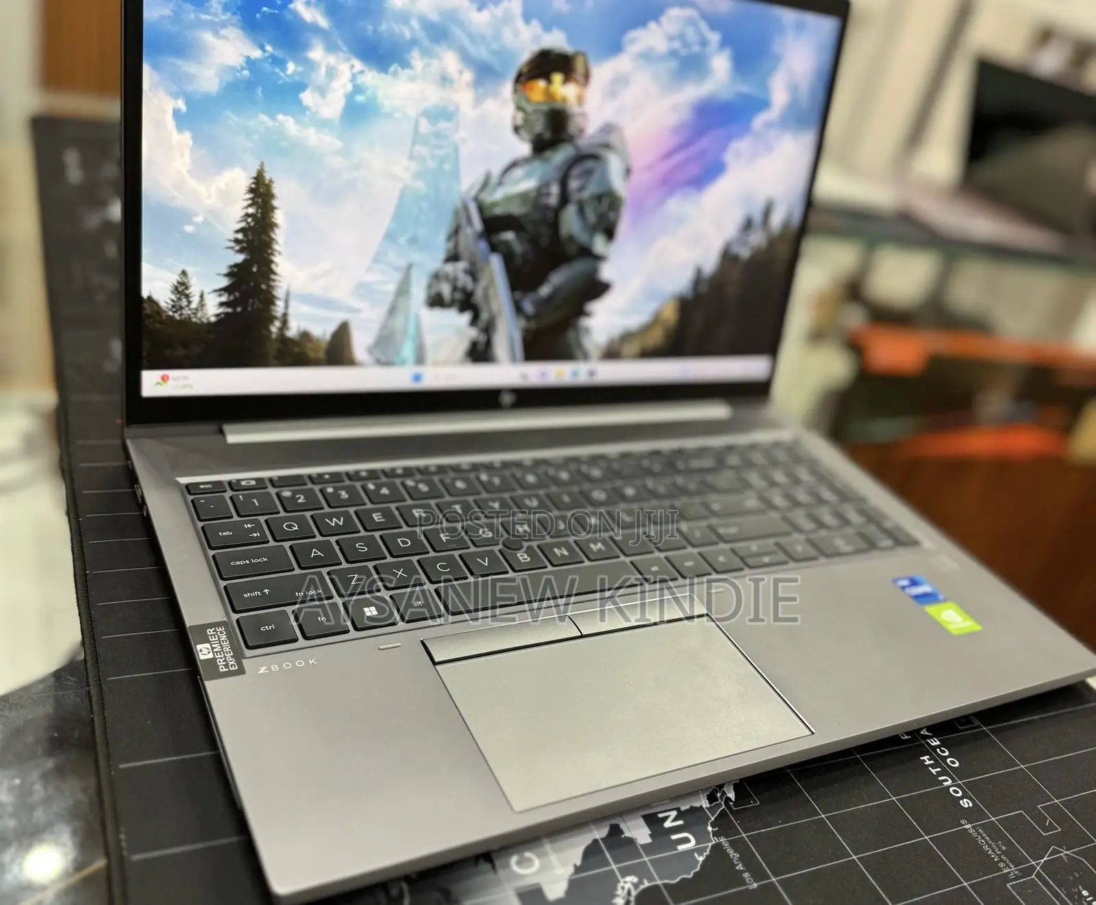 New Laptop HP ZBook Firefly G8 16GB Intel Core I7 SSD 512GB