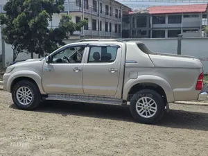 Toyota Hilux 2013 Gray