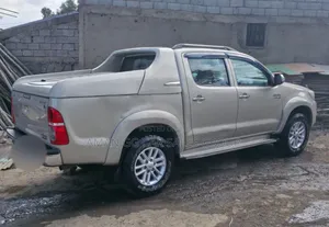 Toyota Hilux 2013 Gray