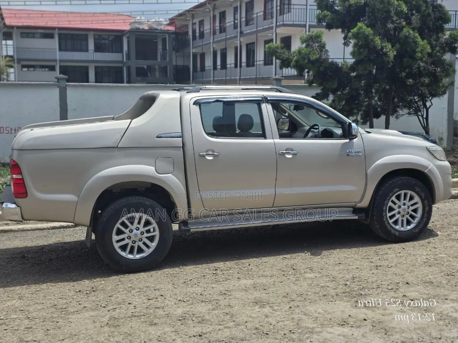 Toyota Hilux 2013 Gray