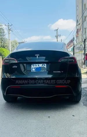 Photo - Tesla Model Y 2023 Black