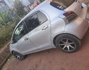 Toyota Vitz 2007 Silver