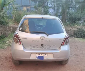 Toyota Vitz 2007 Silver