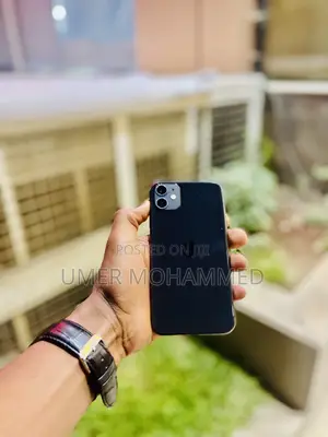 Photo - Apple iPhone 11 128 GB Black