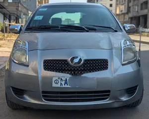 Photo - Toyota Yaris 2009 Silver