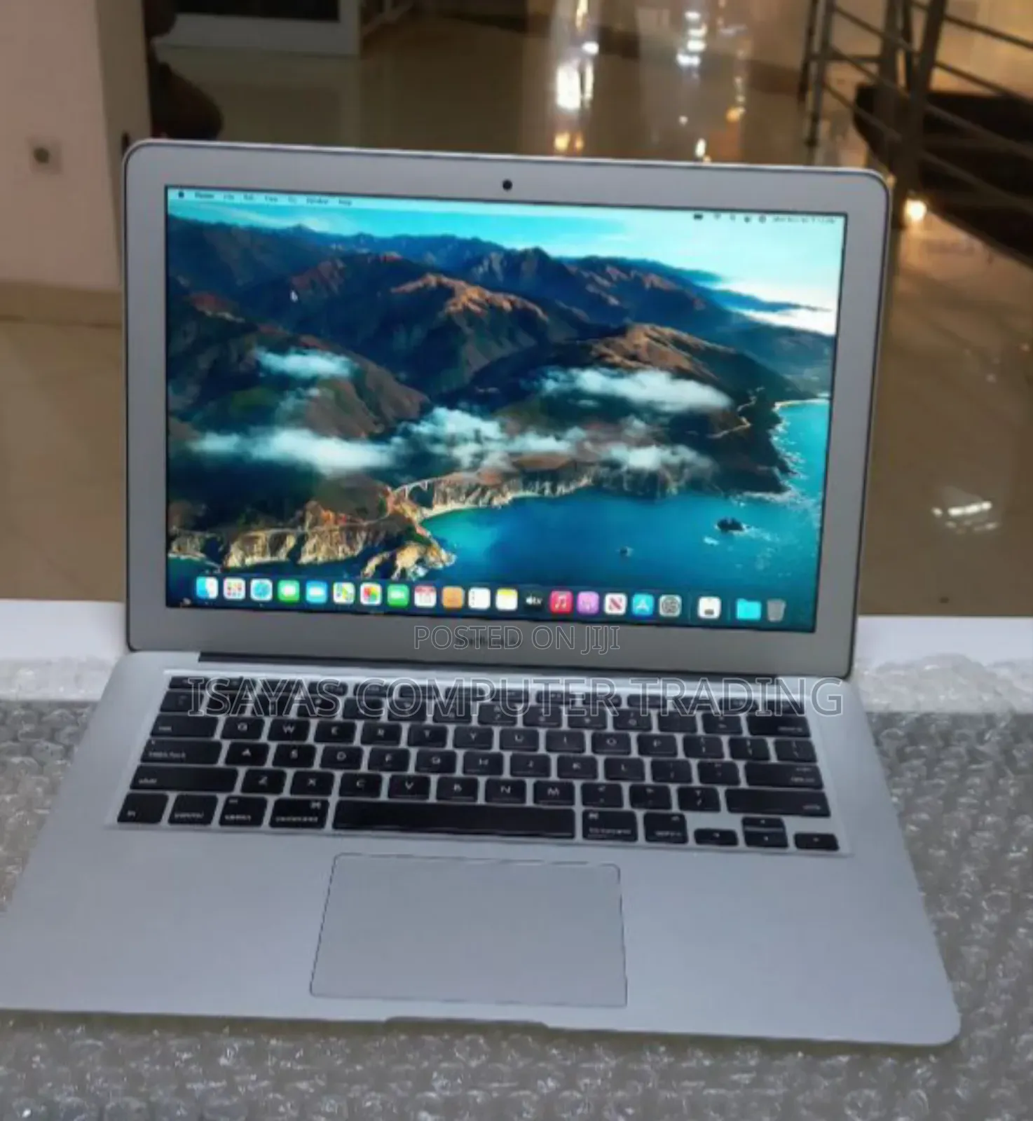 New Laptop Apple MacBook 2015 4GB SSD 128GB