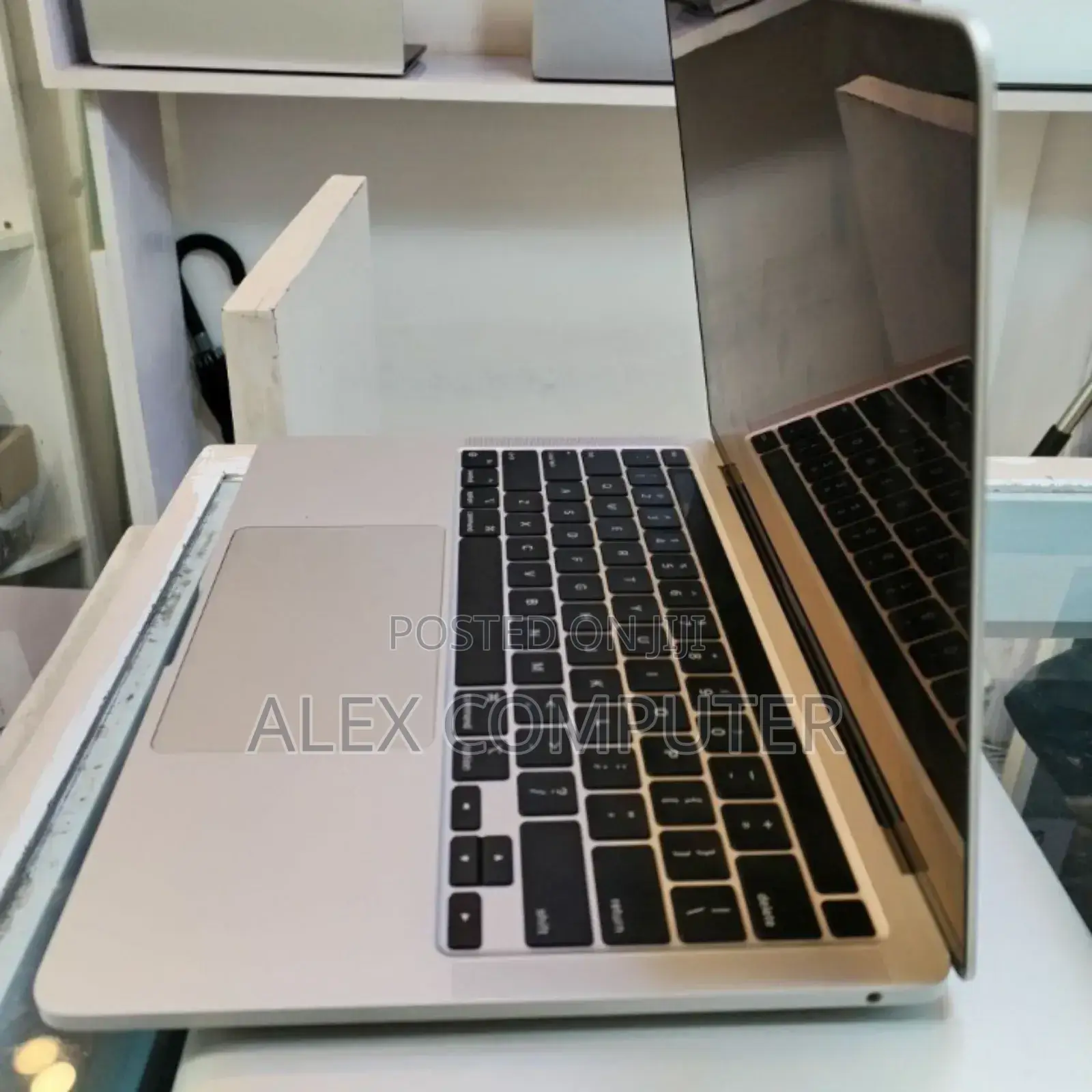 New Laptop Apple MacBook Pro M1 16GB Apple M1 SSD 512GB