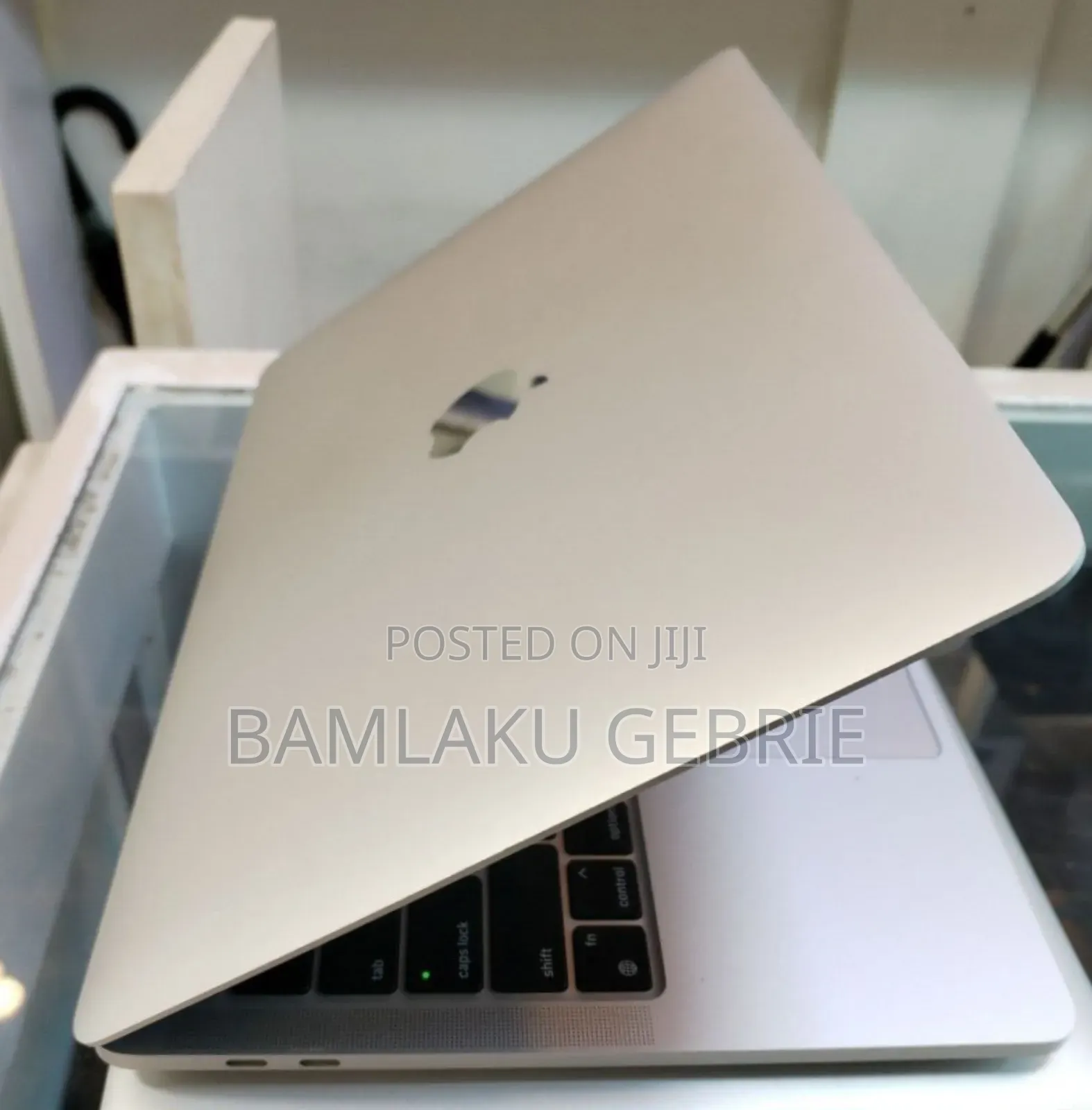 New Laptop Apple MacBook Pro M1 16GB Apple M1 Pro SSD 512GB