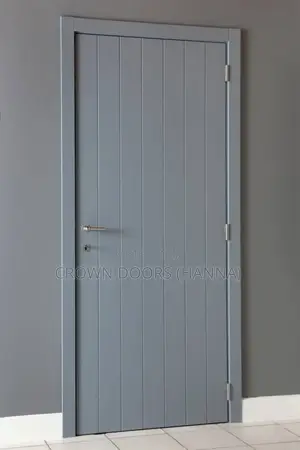 Photo - ክራውን ከእንጨት ፋይበር ፣ ከተፈጥሮ ድንጋይ እና ኮምፖዚትስ የተሠሩ የውስጥ እና የውጭ በሮች