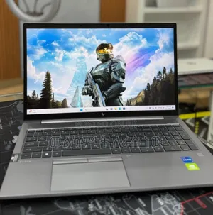 New Laptop HP ZBook Firefly G8 16GB Intel Core I7 SSD 512GB