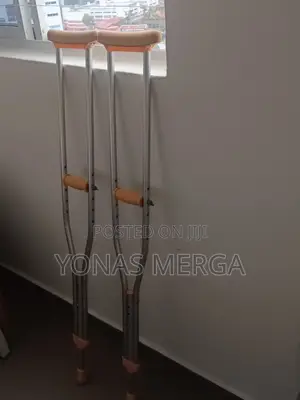 Photo - Axillary Crutches你惑walking Sticks Crutches巧艦crutch Pads Provide Soft