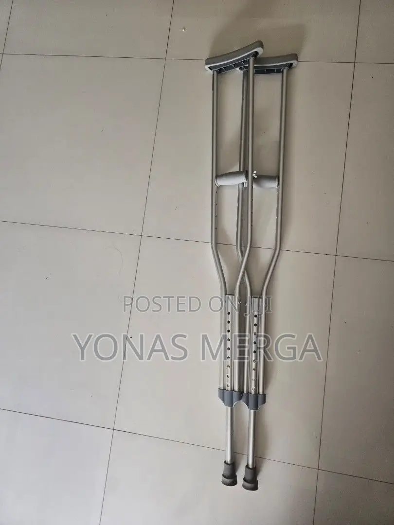 Axillary Crutches虢崍axillary Crutch Users Seeking Extra Comfort0辱kranch