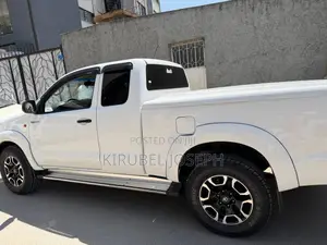 Toyota Hilux 2015 White