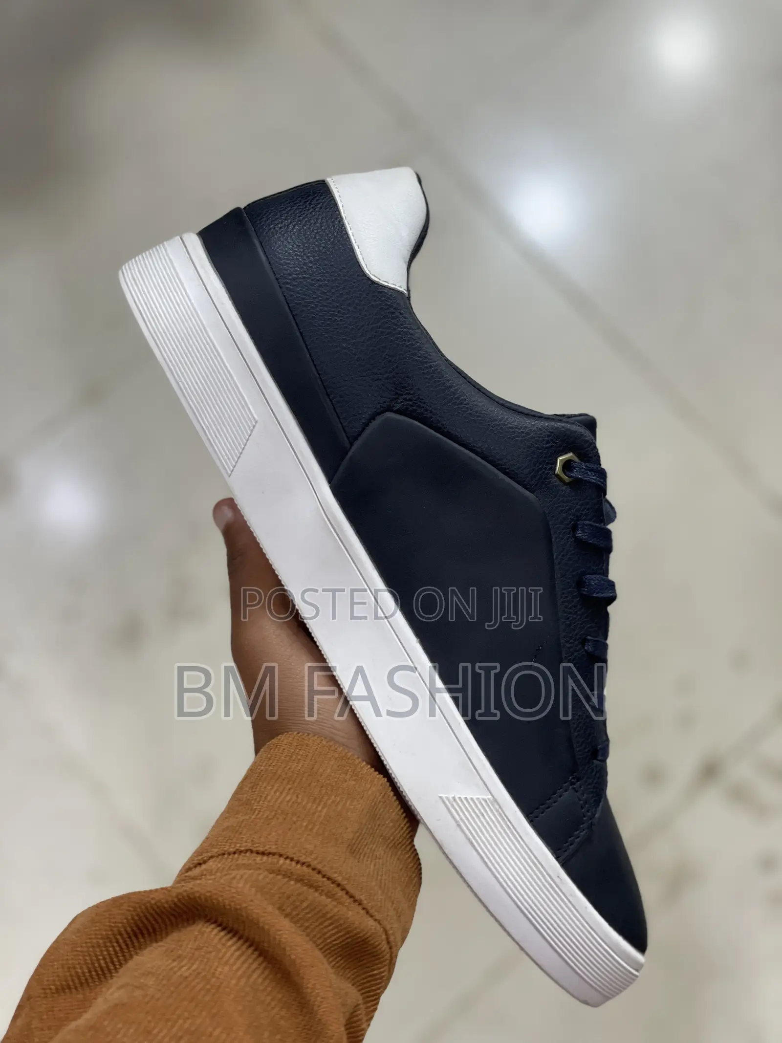 Timberland Low-Top Casual Leather Sneakers in Navy Blue