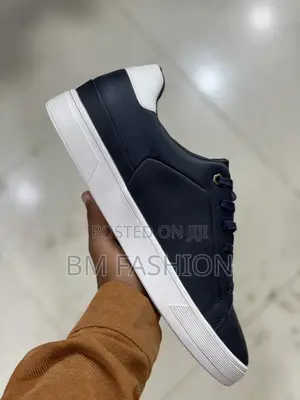 Timberland Low-Top Casual Leather Sneakers in Navy Blue