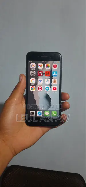 Photo - Apple iPhone 7 128 GB Black