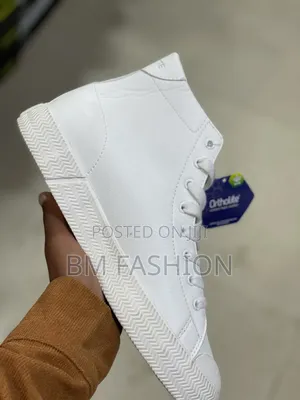 A White Lacoste Gripshot Mid Sneaker