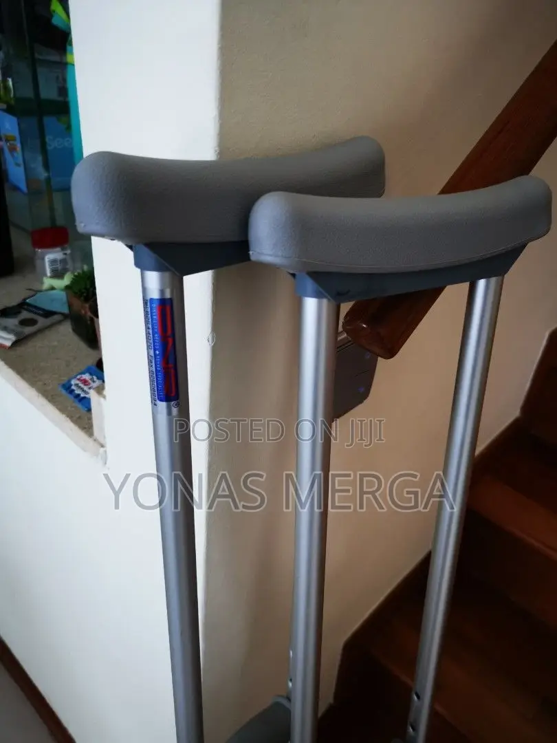 Crutches盬崌crutches//Rehabilitation Centers,Hospitals, Home Caregivers