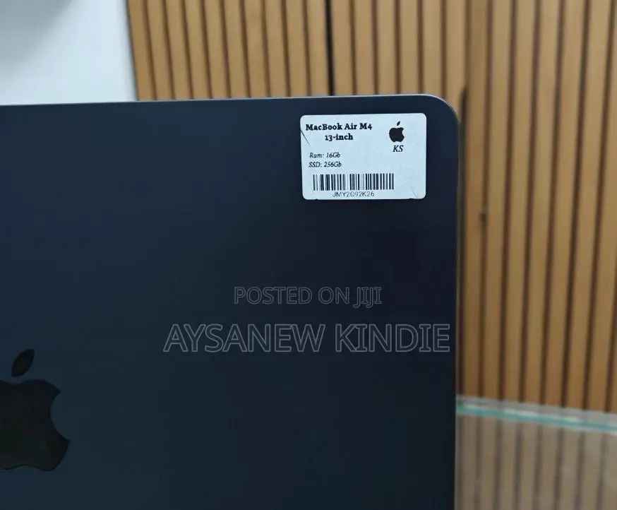New Laptop Apple MacBook Air 2025 M4 13-Inch 16GB Apple M4 SSD 256GB