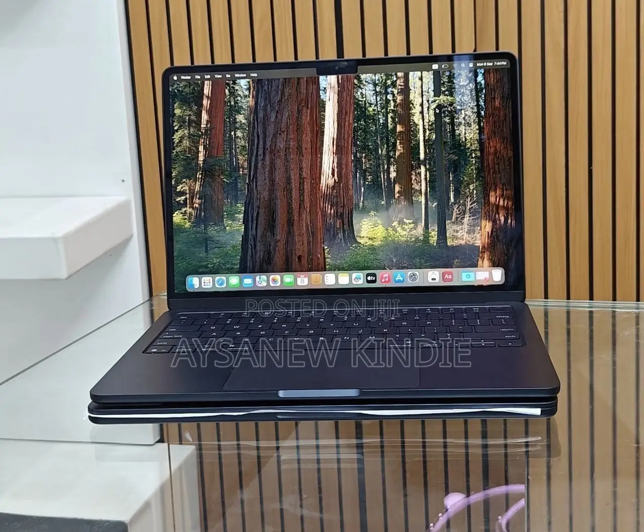 New Laptop Apple MacBook Air 2025 M4 13-Inch 16GB Apple M4 SSD 256GB